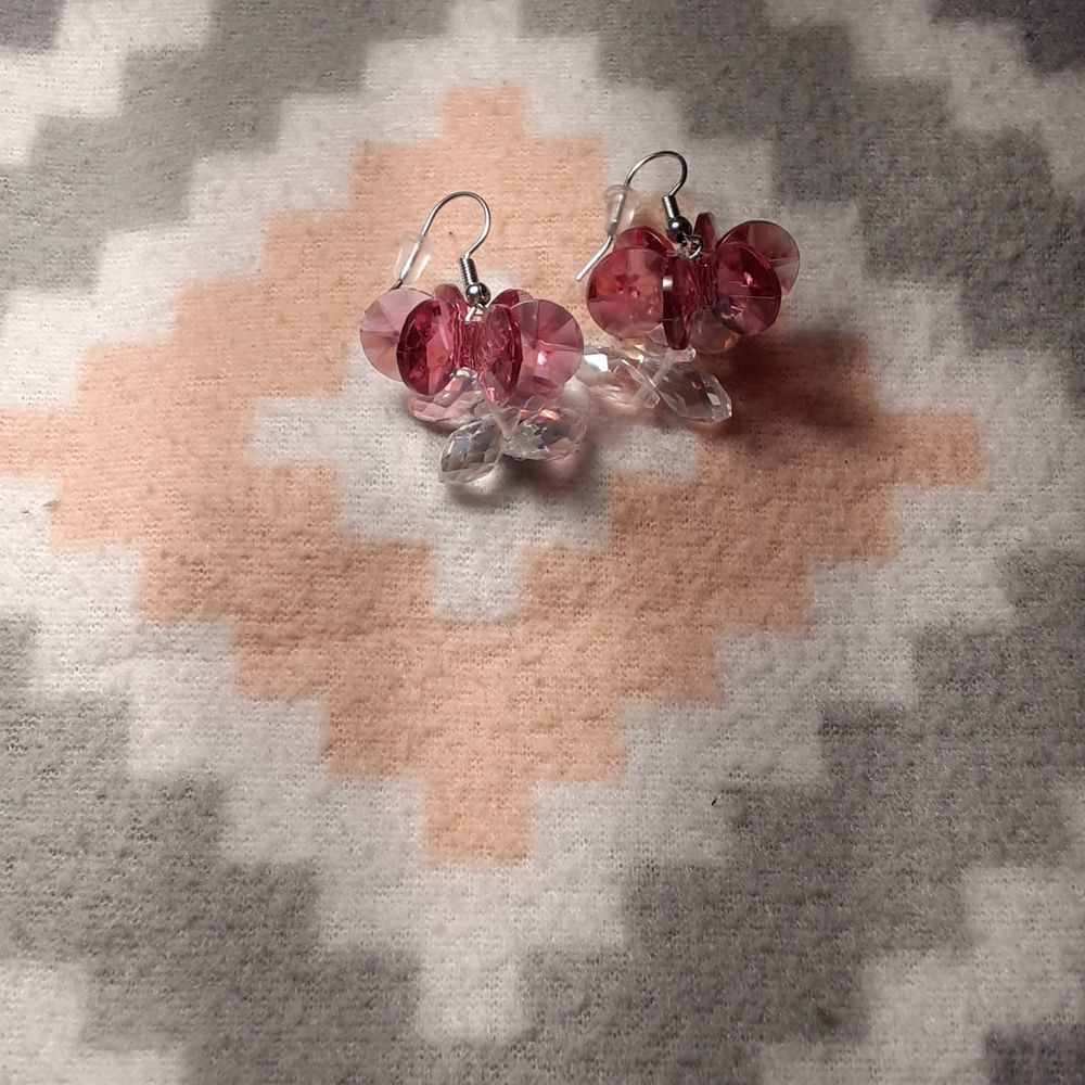 Diamond Bella Handcrafted Fashion earrings.